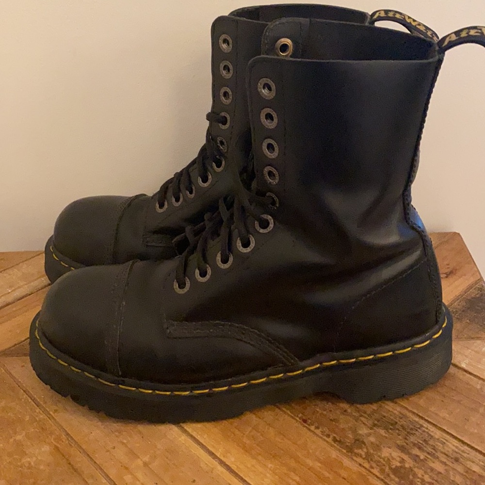 Dr Martens Men’s Black Leather Boots